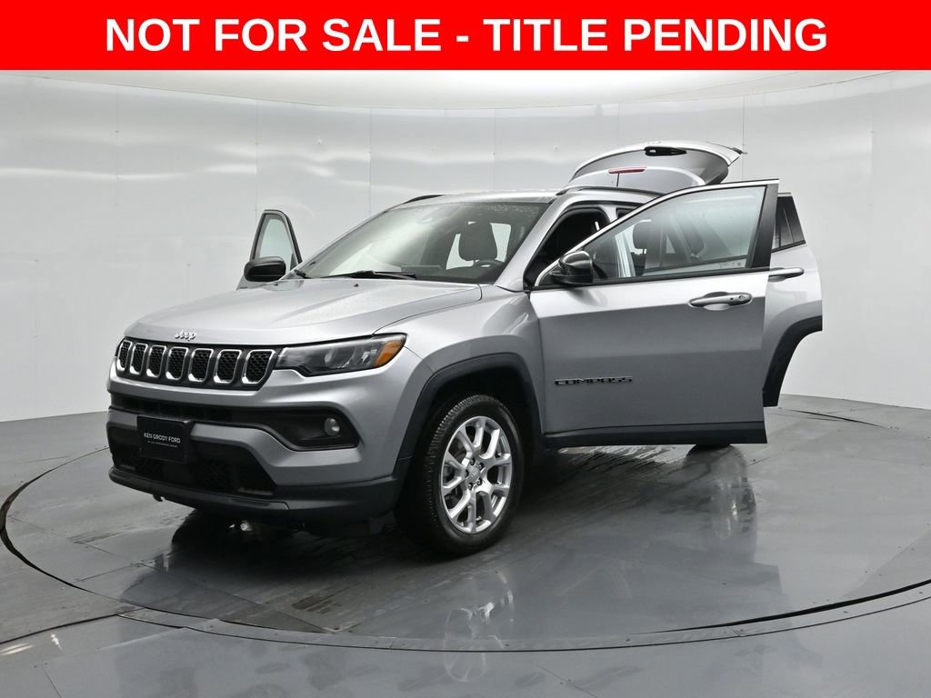 Used 2023 Jeep Compass Latitude image 24