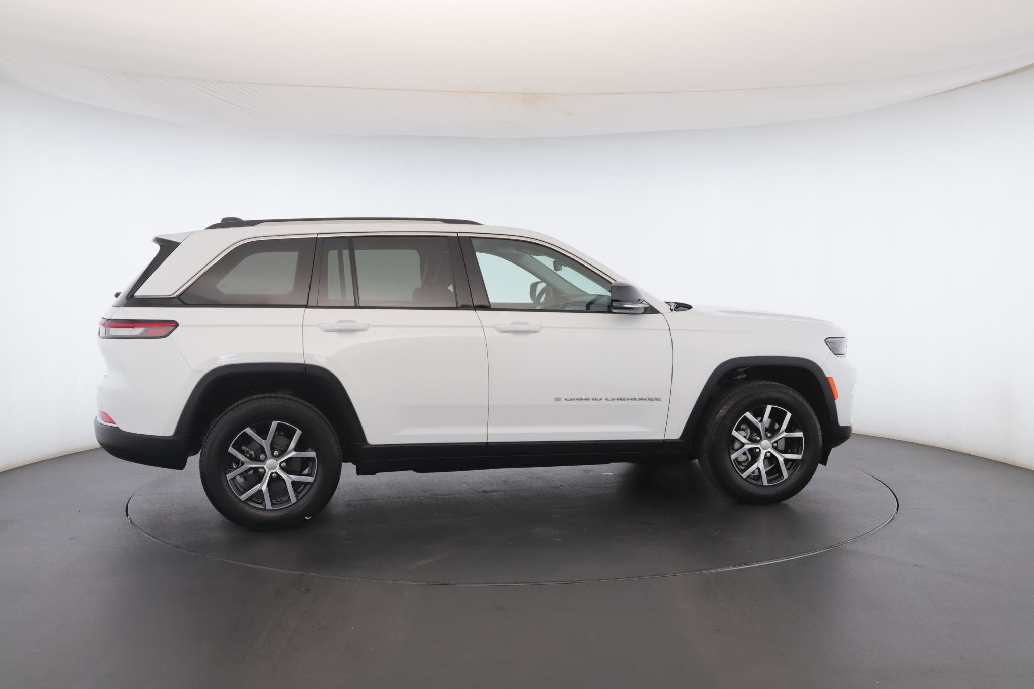 Used 2023 Jeep Grand Cherokee Limited w/ Trailer Tow Prep Group (B) image 32