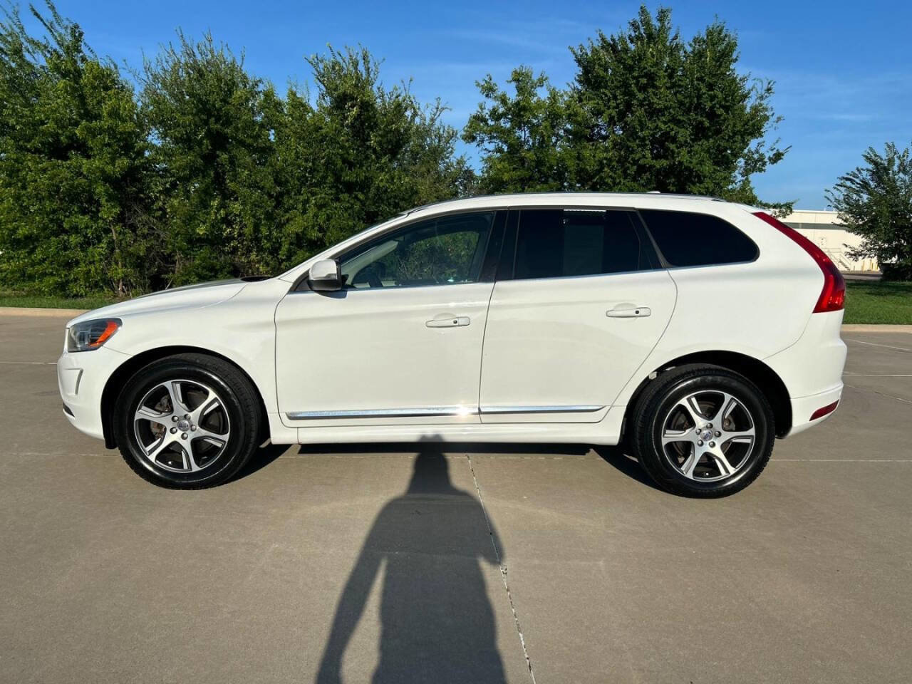Used 2015 Volvo XC60 T6 Platinum image 9