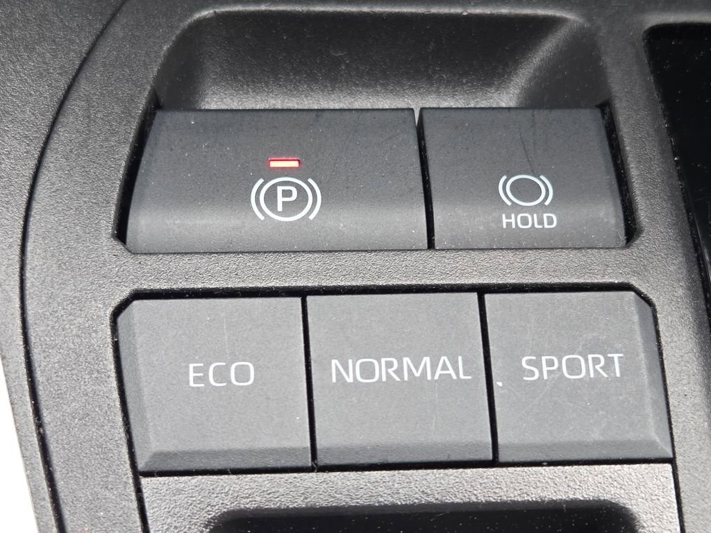 Used 2024 Toyota RAV4 XLE FWD image 9