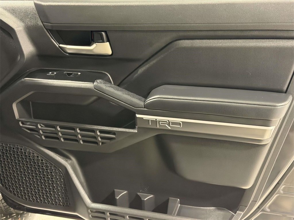 Used 2025 Toyota Tacoma TRD Sport image 9