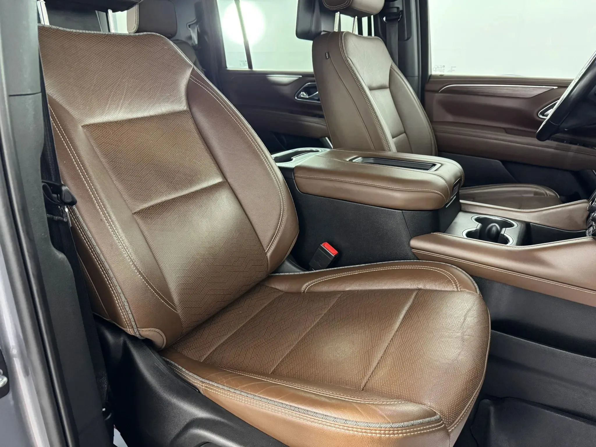 Used 2021 Chevrolet Suburban High Country w/ Premium Package AWD/4WD image 38
