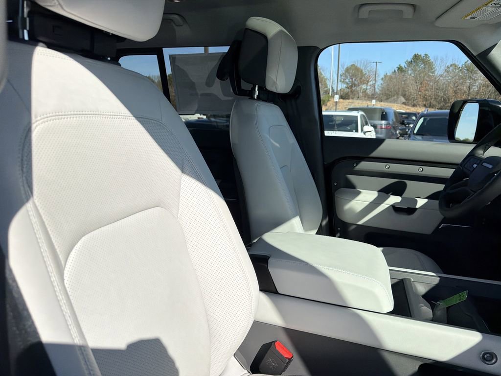 New 2026 Land Rover Defender 110 X-Dynamic SE image 19