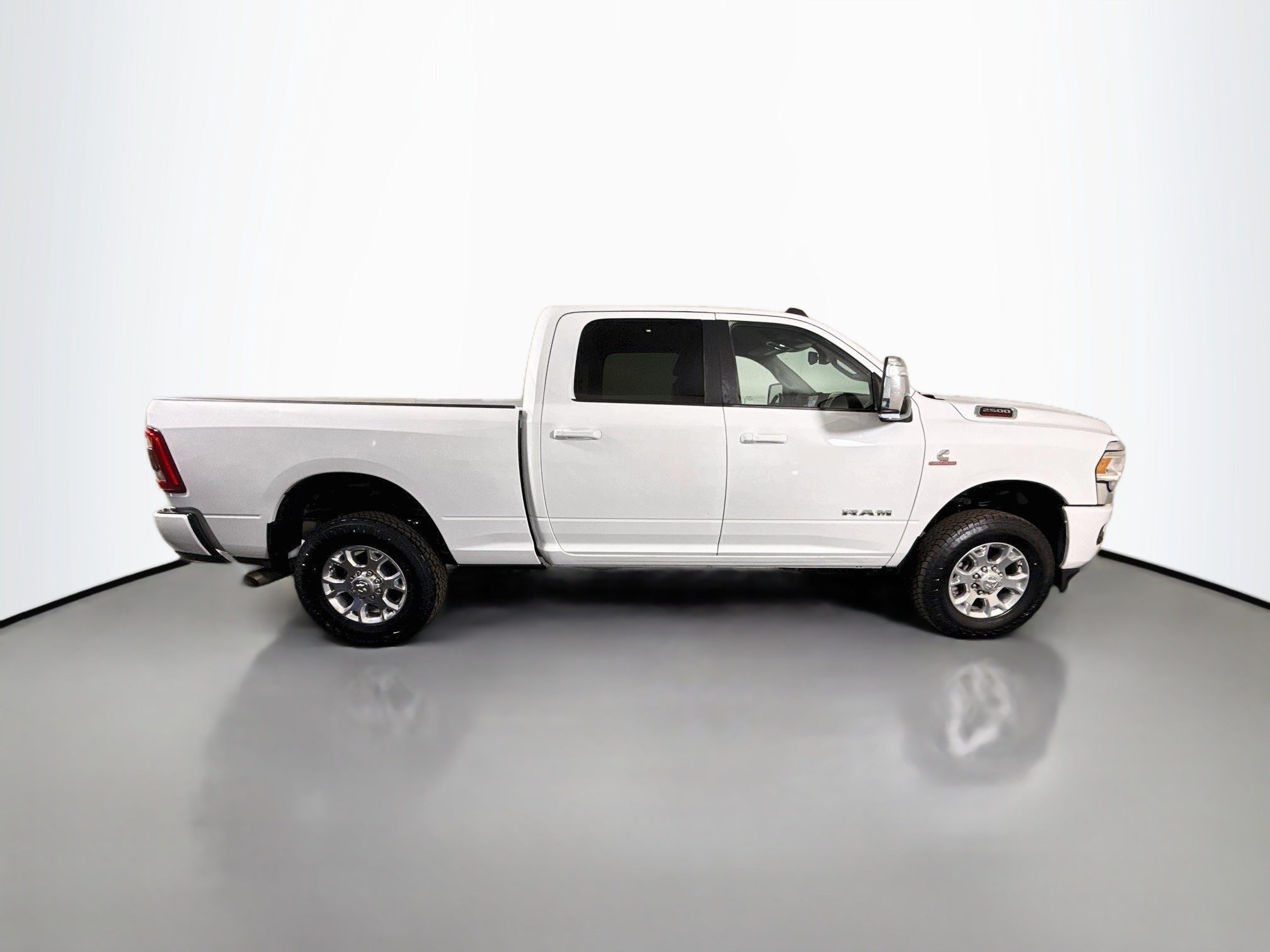 Used 2024 RAM 2500 Laramie AWD/4WD image 11