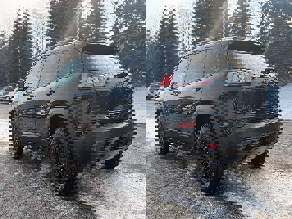 Used 2022 Jeep Cherokee Trailhawk w/ Premium Leather Package image 4