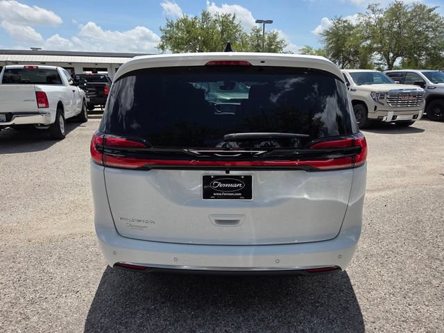 New 2027 Chrysler Pacifica Select FWD image 10
