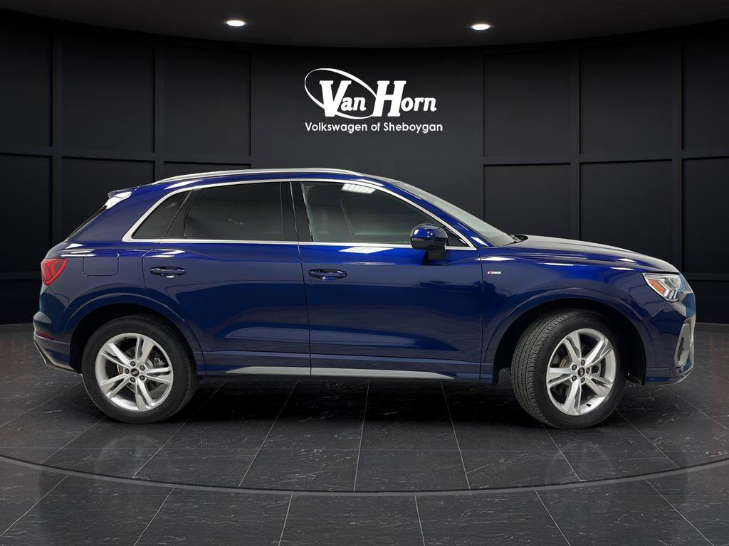 Used 2024 Audi Q3 2.0T Premium w/ Convenience Package AWD/4WD image 2