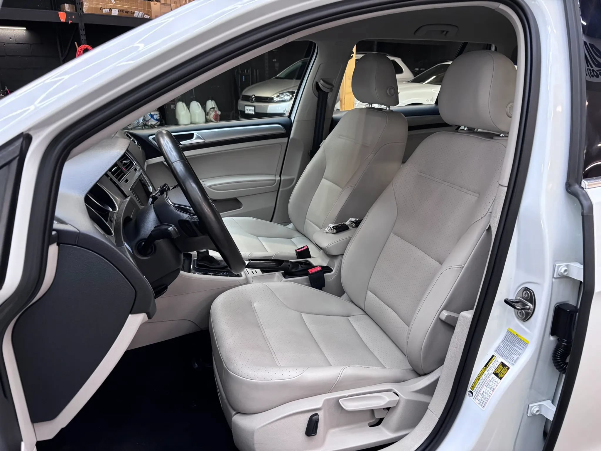 Used 2015 Volkswagen Golf TDI S FWD image 12
