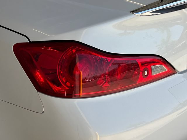 Used 2014 INFINITI Q60 Convertible w/ Premium Package RWD image 16