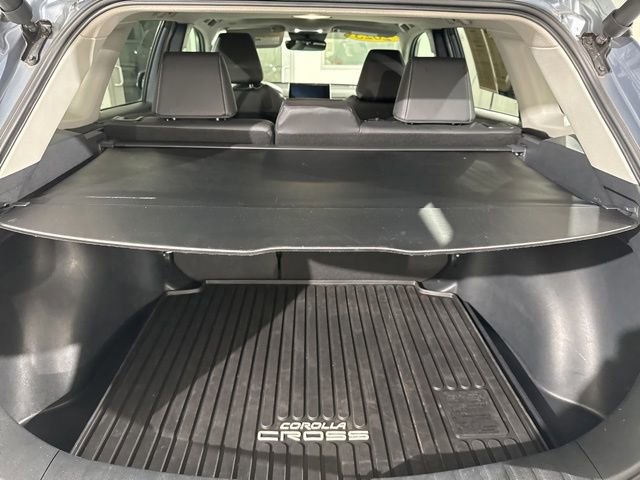 Used 2023 Toyota Corolla Cross XLE image 14