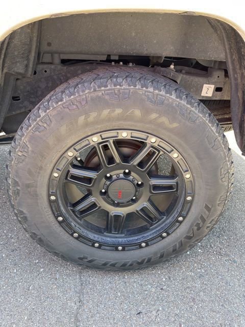 Used 2022 Toyota Tacoma SR w/ SR Convenience Package RWD image 9