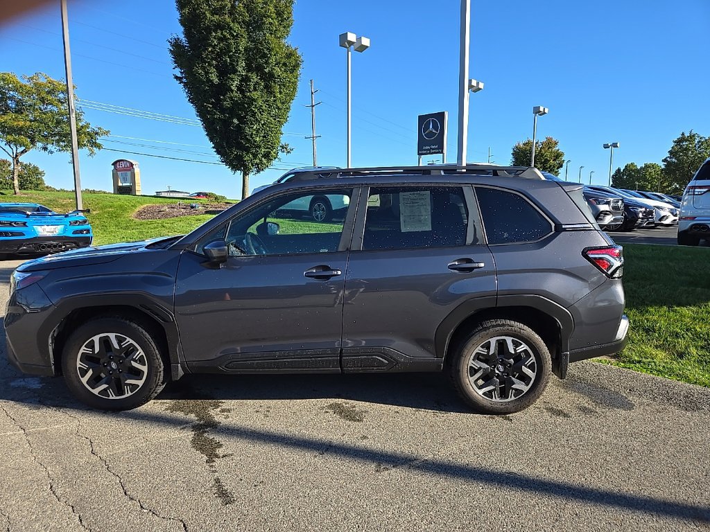 Used 2025 Subaru Forester Premium AWD/4WD image 10