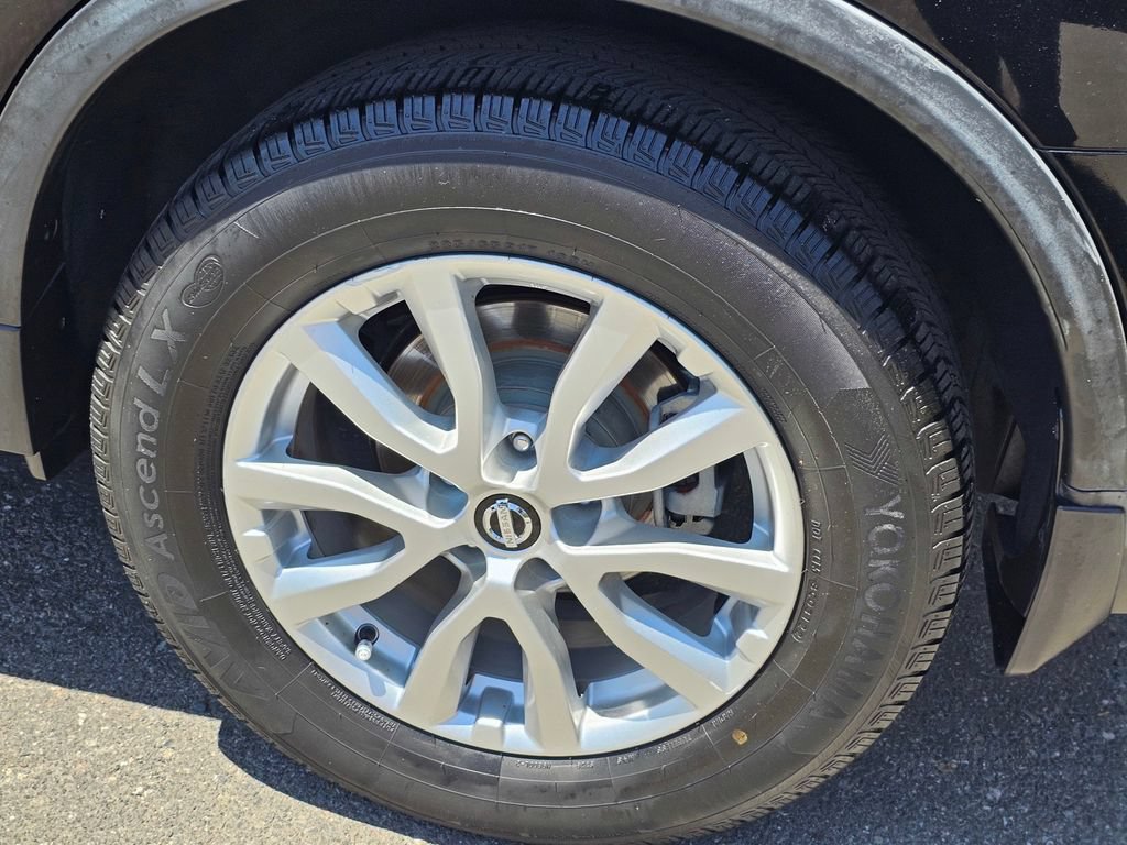 Used 2017 Nissan Rogue SV w/ SV Premium Package FWD image 8