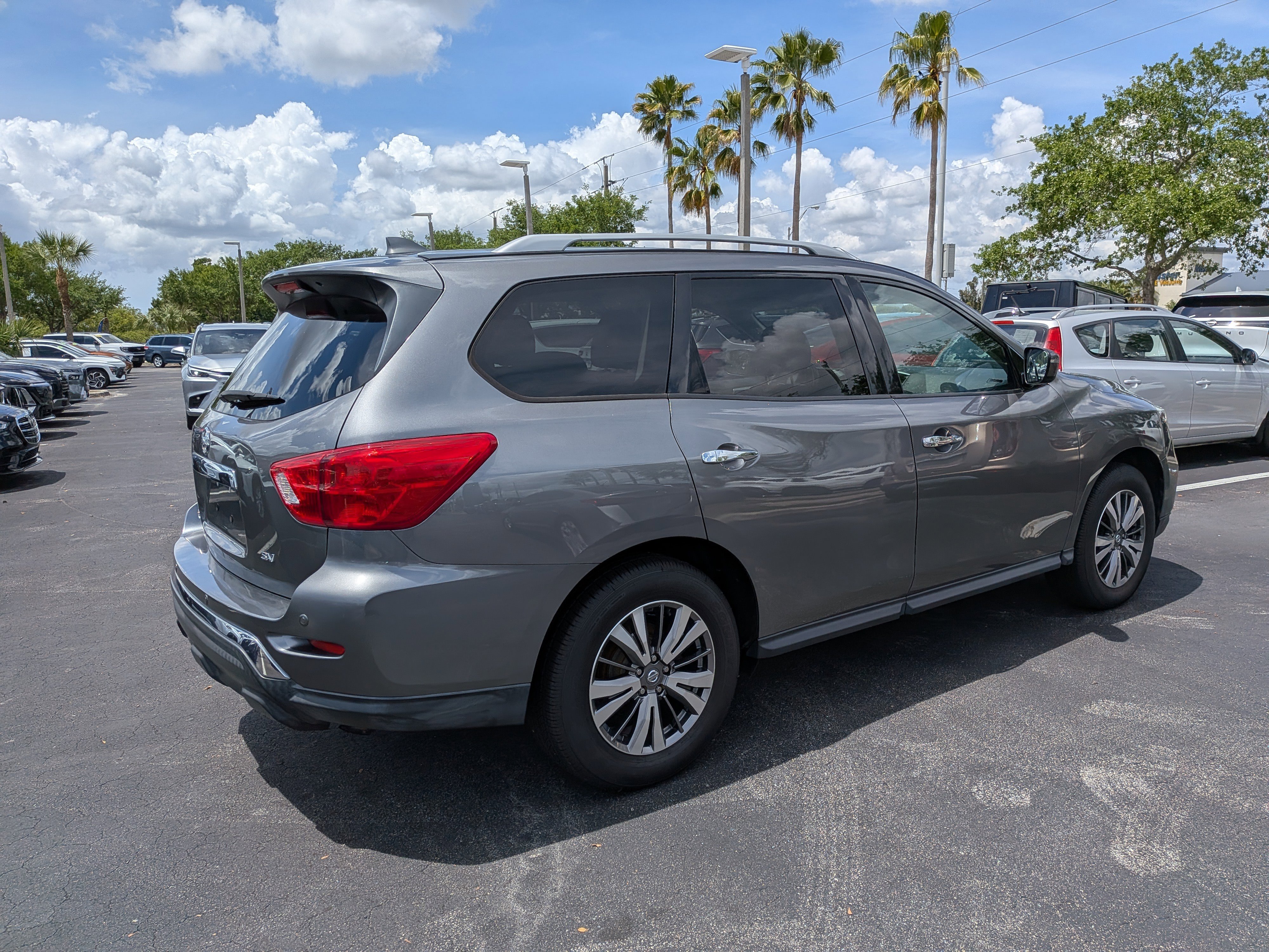 Used 2020 Nissan Pathfinder SV image 4