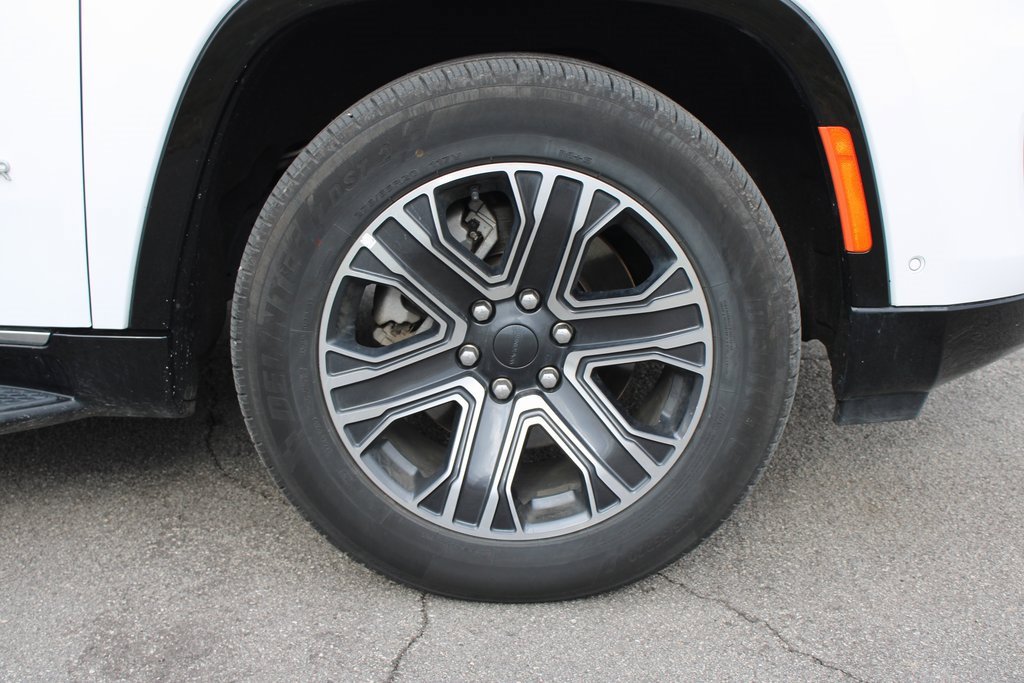 Used 2024 Jeep Wagoneer L Series II w/ Flexible Seating Group image 40