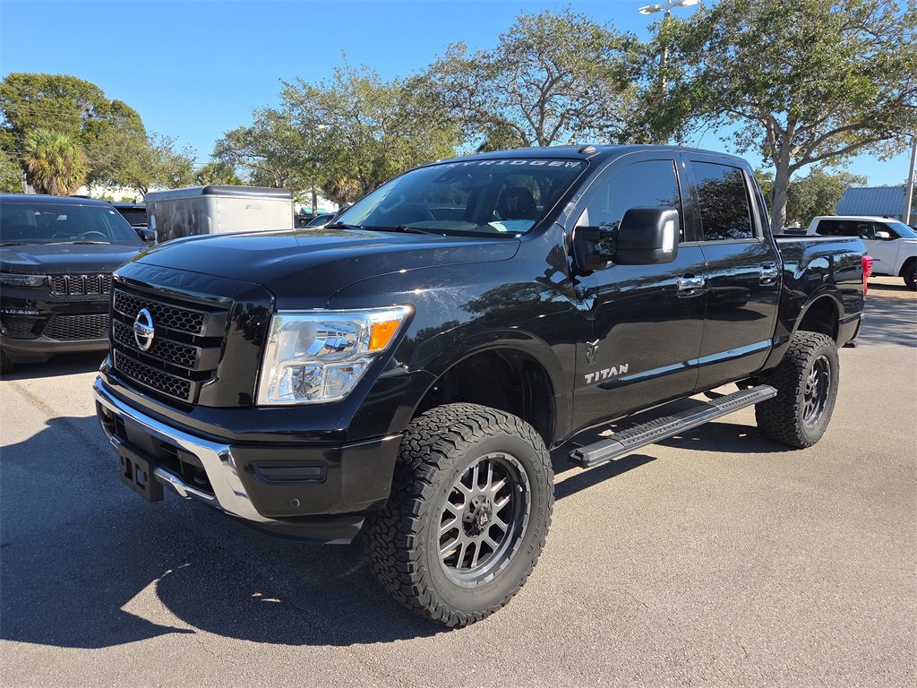 Used 2021 Nissan Titan SV w/ SV Convenience Package image 10
