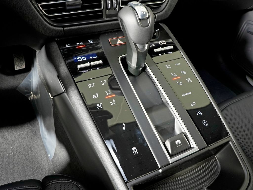 Certified 2026 Porsche Macan S AWD/4WD image 28
