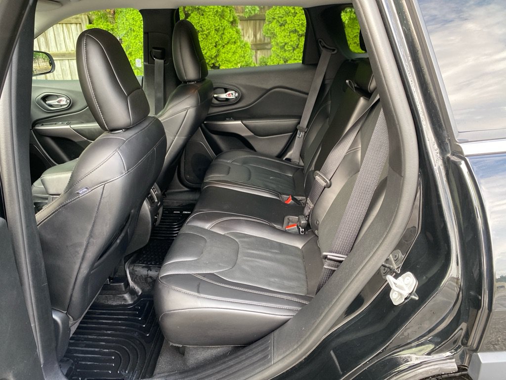 Used 2019 Jeep Cherokee Limited AWD/4WD image 19