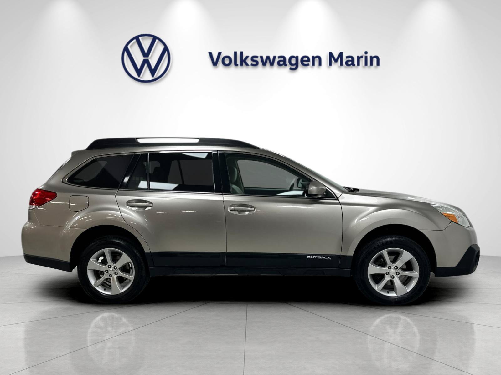 Used 2014 Subaru Outback 2.5i Limited AWD/4WD image 6