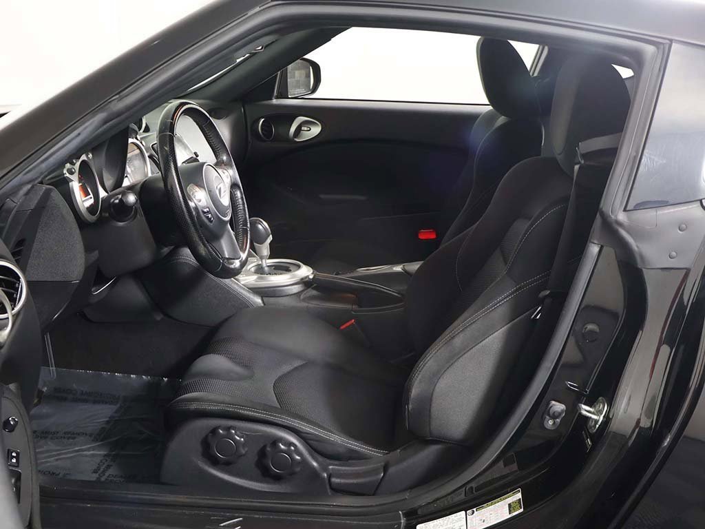 Used 2020 Nissan 370Z Coupe image 19