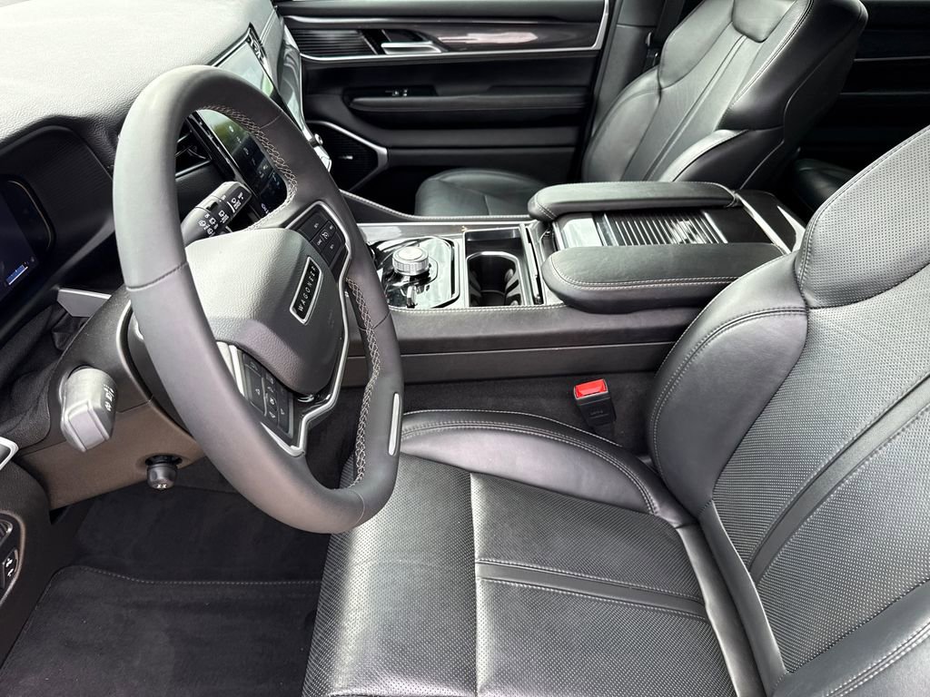 Used 2023 Jeep Wagoneer 4WD image 19