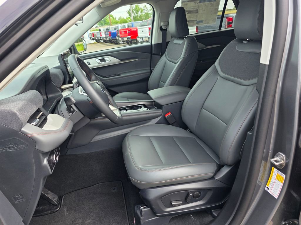 New 2026 Ford Explorer Active w/ Active Comfort Package AWD/4WD image 4