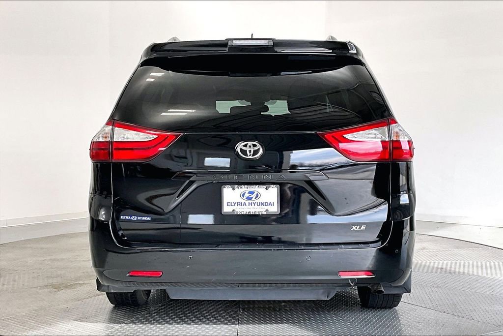 Used 2019 Toyota Sienna XLE w/ XLE Navigation Package FWD image 4