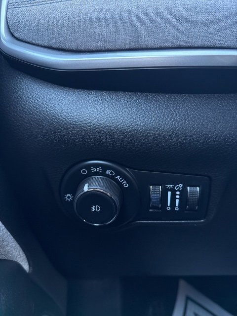 Used 2024 Jeep Compass Latitude image 29