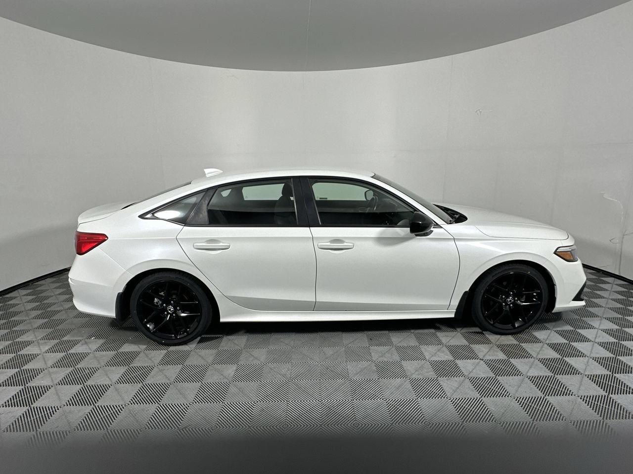 Used 2023 Honda Civic Sport image 2