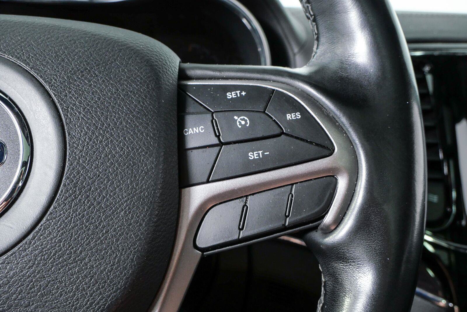 Used 2020 Jeep Grand Cherokee Overland RWD image 15