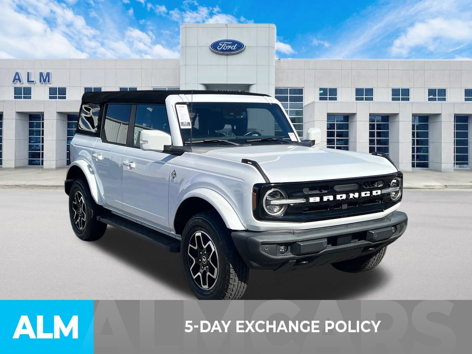 Used 2023 Ford Bronco Outer Banks image 3