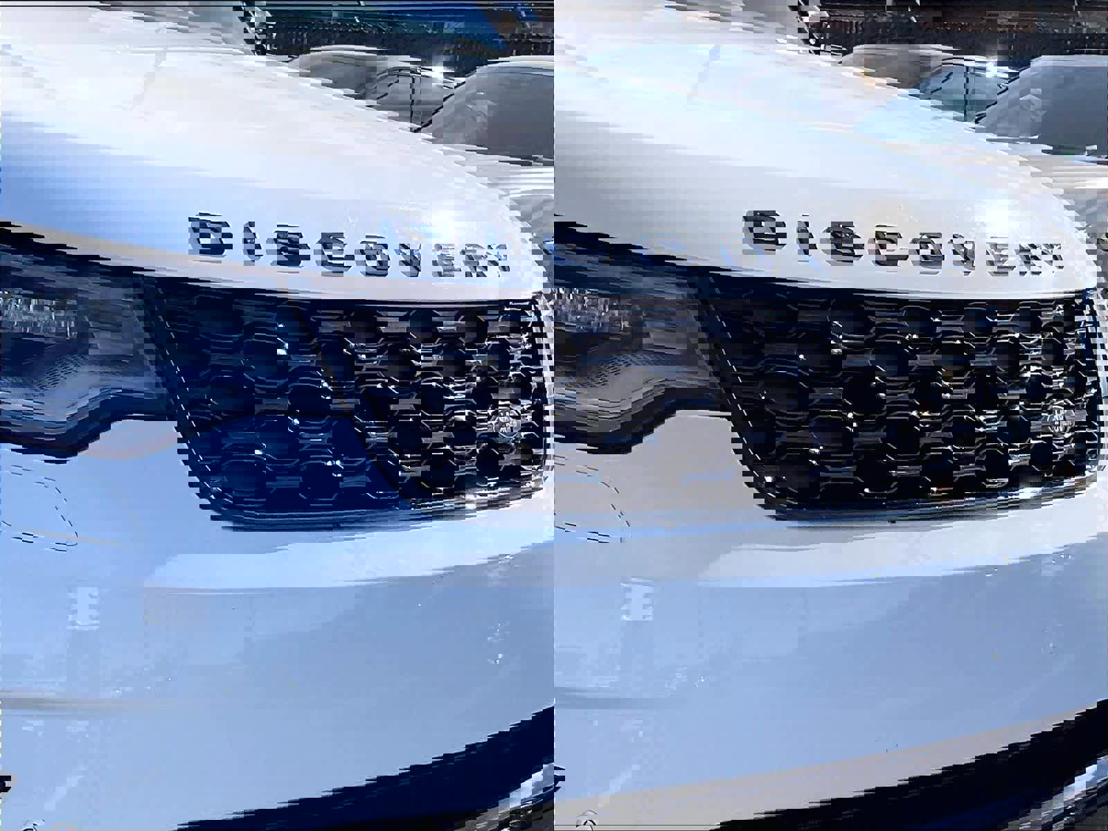 Used 2025 Land Rover Discovery Dynamic SE image 31