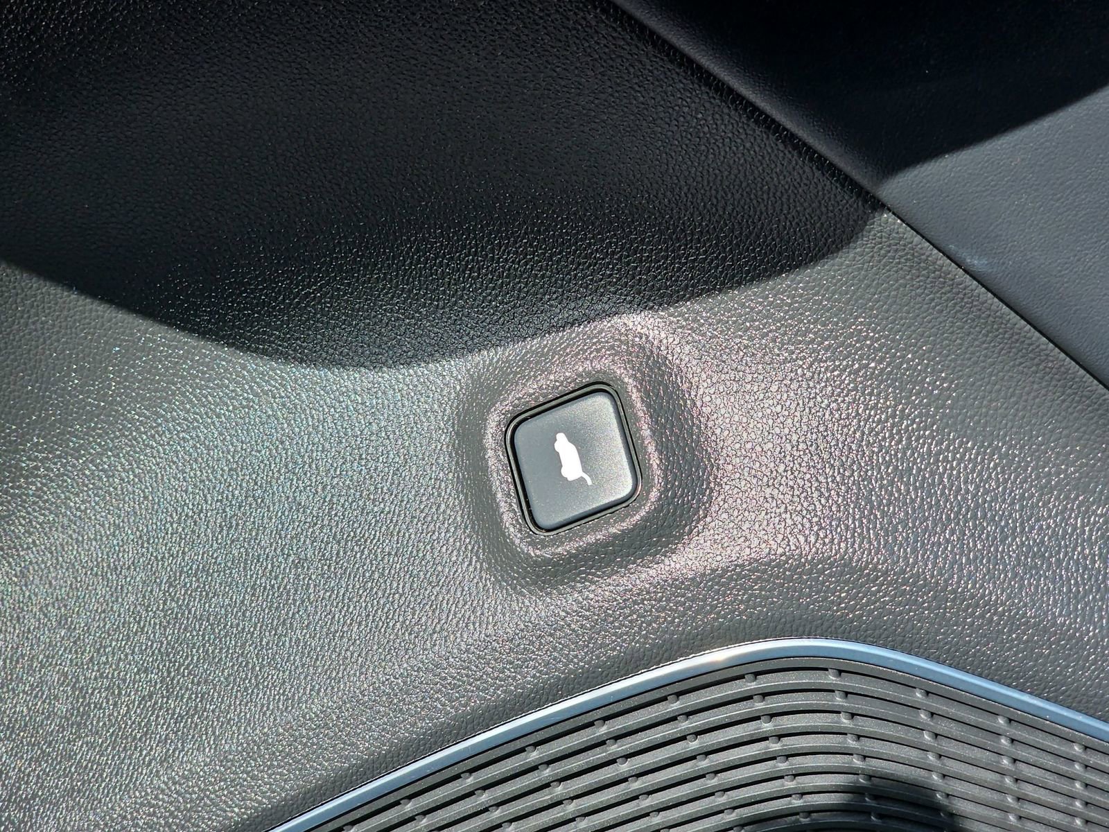 Used 2023 Acura MDX A-Spec image 37