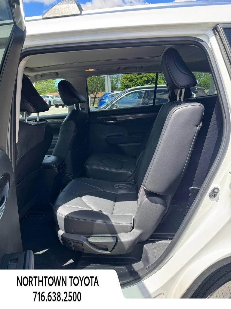 Used 2023 Toyota Highlander Platinum AWD/4WD image 13