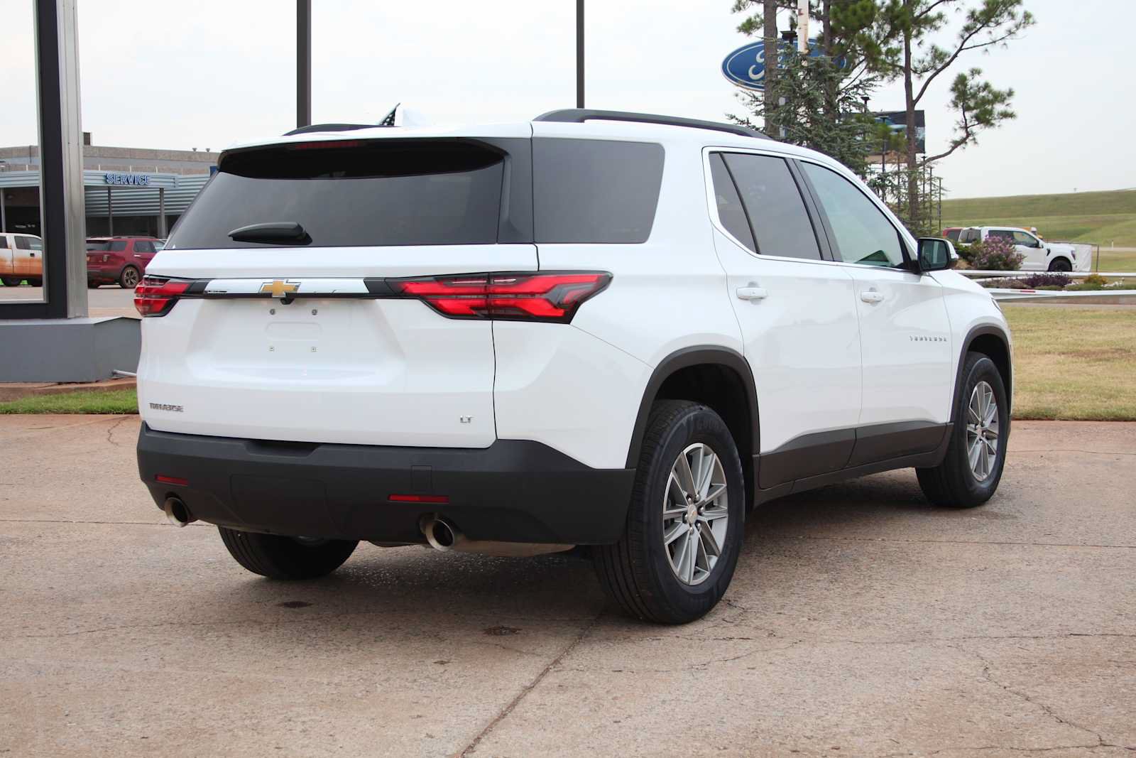 Used 2023 Chevrolet Traverse LT FWD image 14