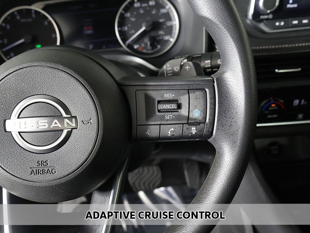 Used 2024 Nissan Rogue SV image 3