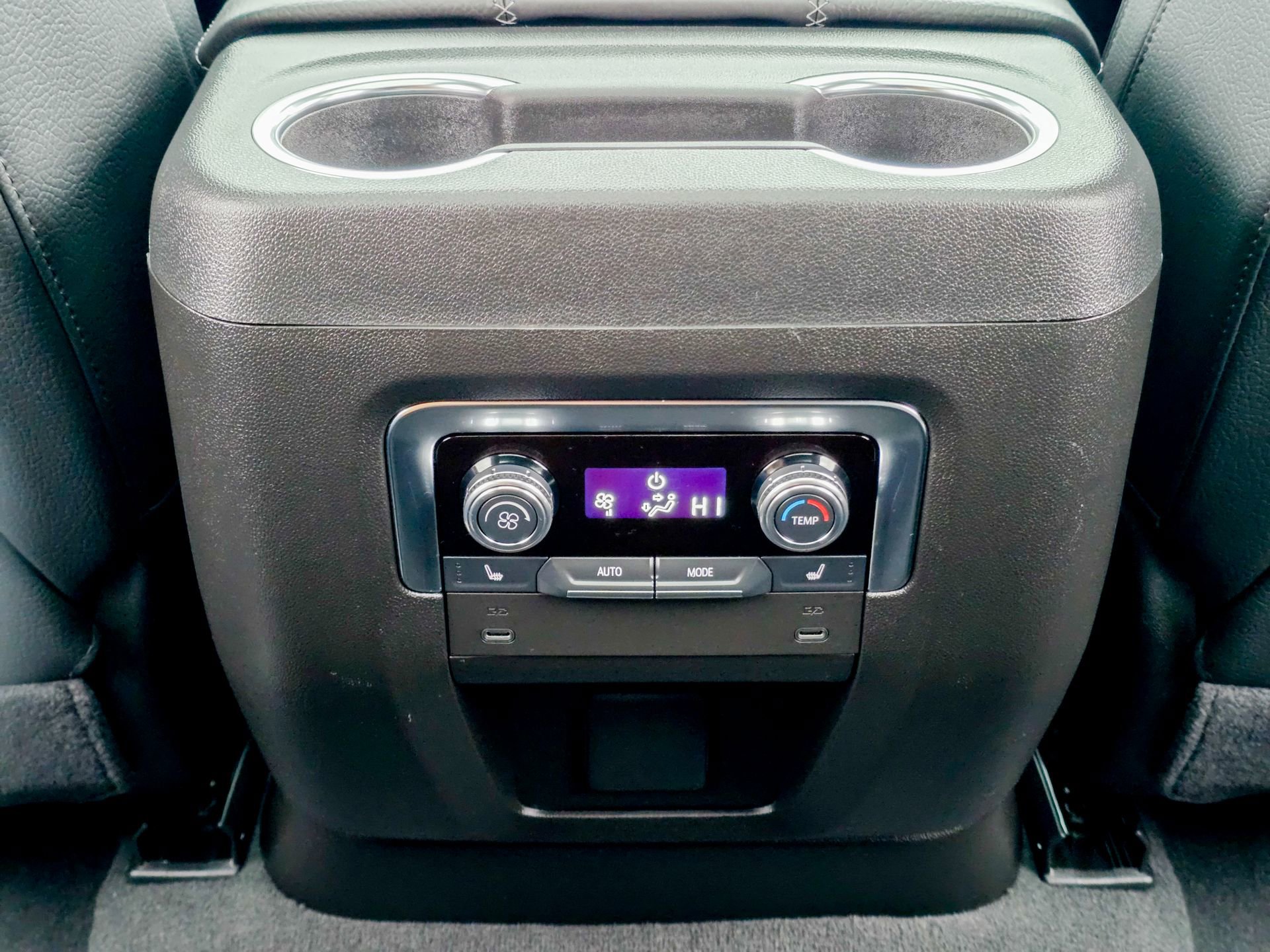 Used 2025 GMC Yukon XL Denali w/ Sun & Power Step Package image 41