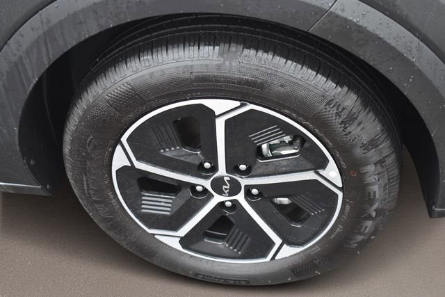 New 2025 Kia Niro EX image 12