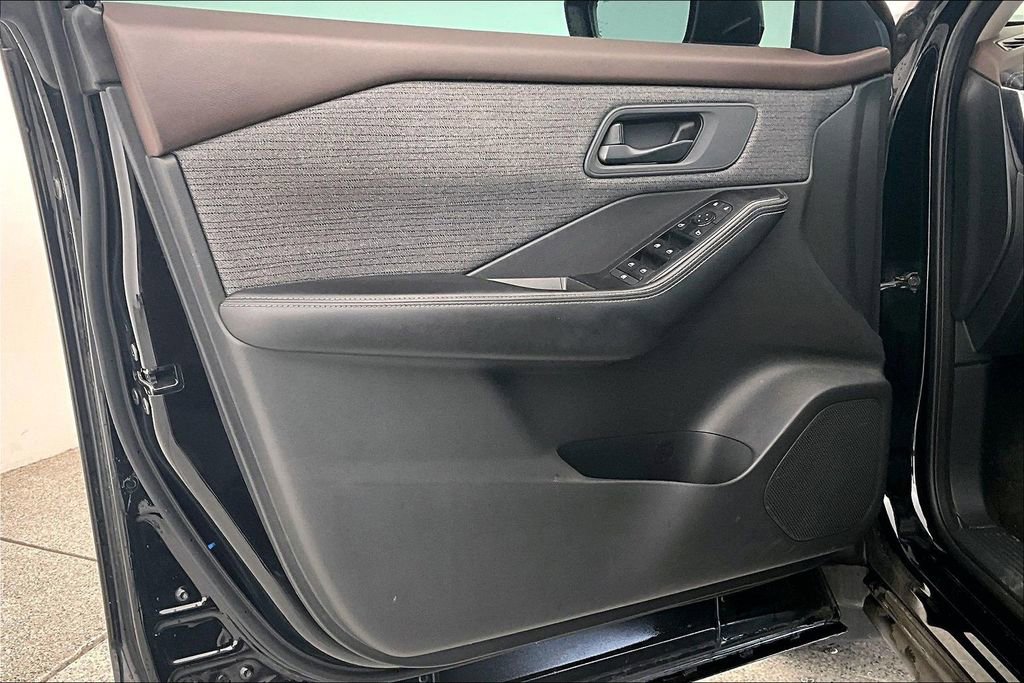 Used 2021 Nissan Rogue S image 23