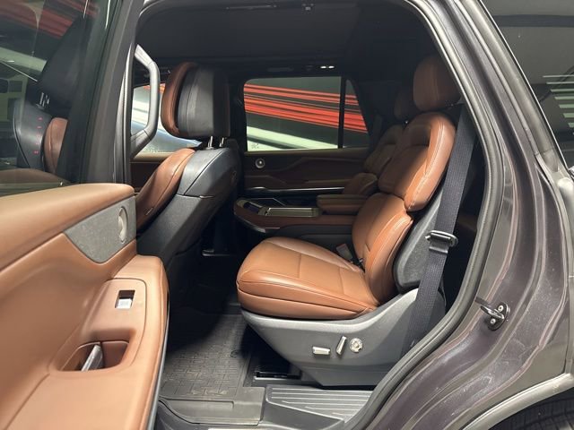 Used 2025 Lincoln Navigator Reserve AWD/4WD image 14