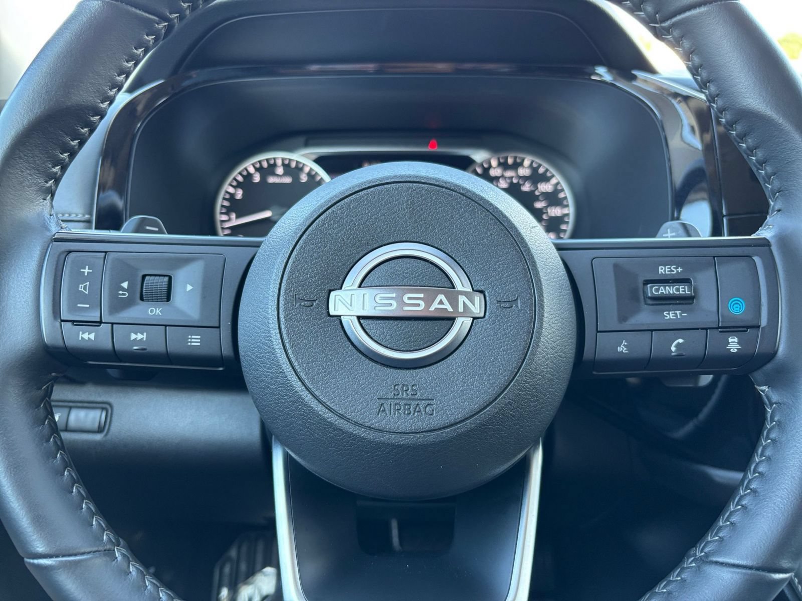 Used 2025 Nissan Pathfinder SV FWD image 25