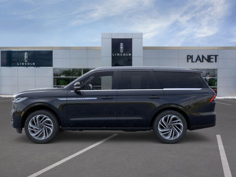 New 2025 Lincoln Navigator Reserve image 3