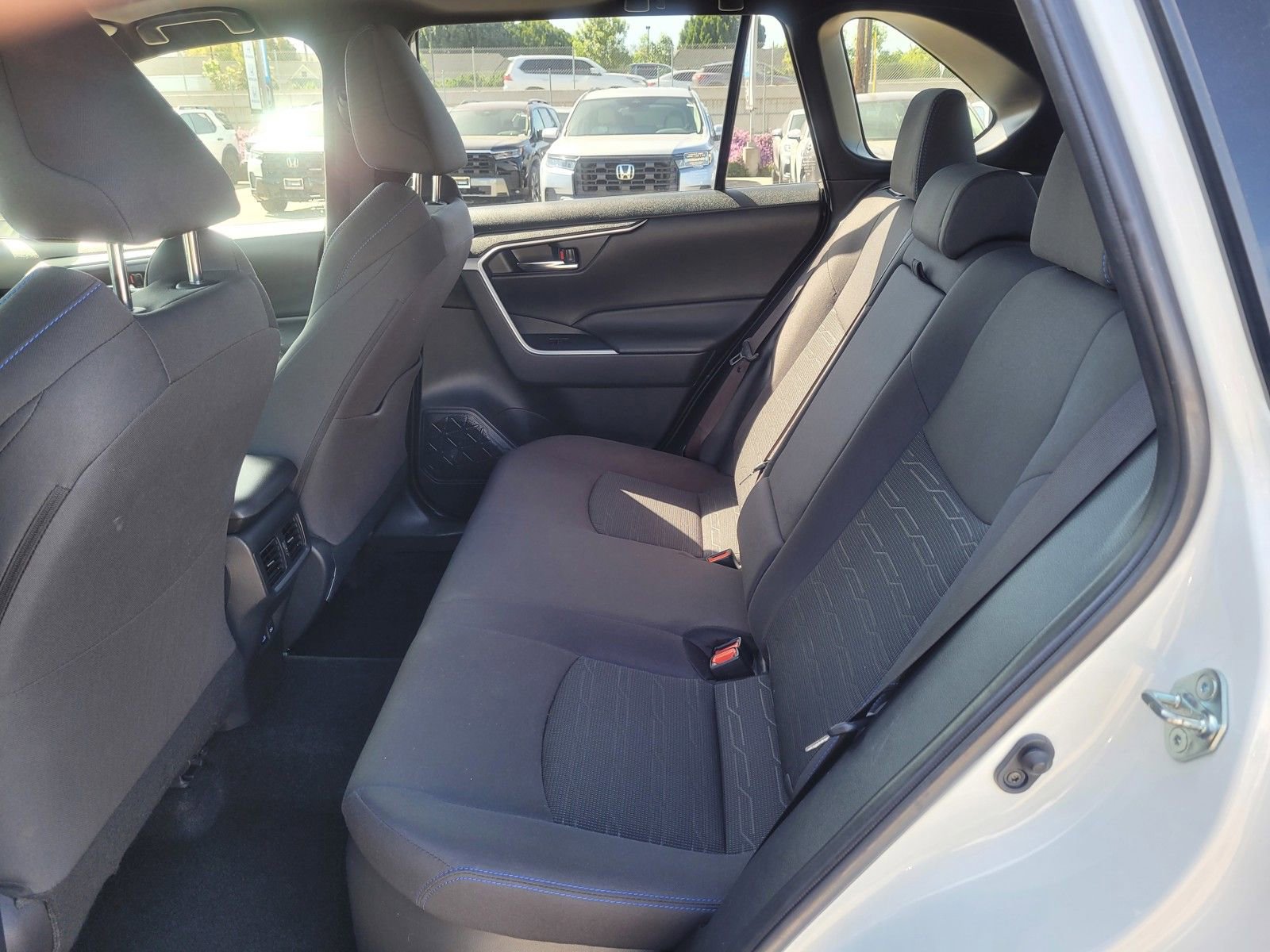 Used 2022 Toyota RAV4 SE w/ Convenience Package image 11