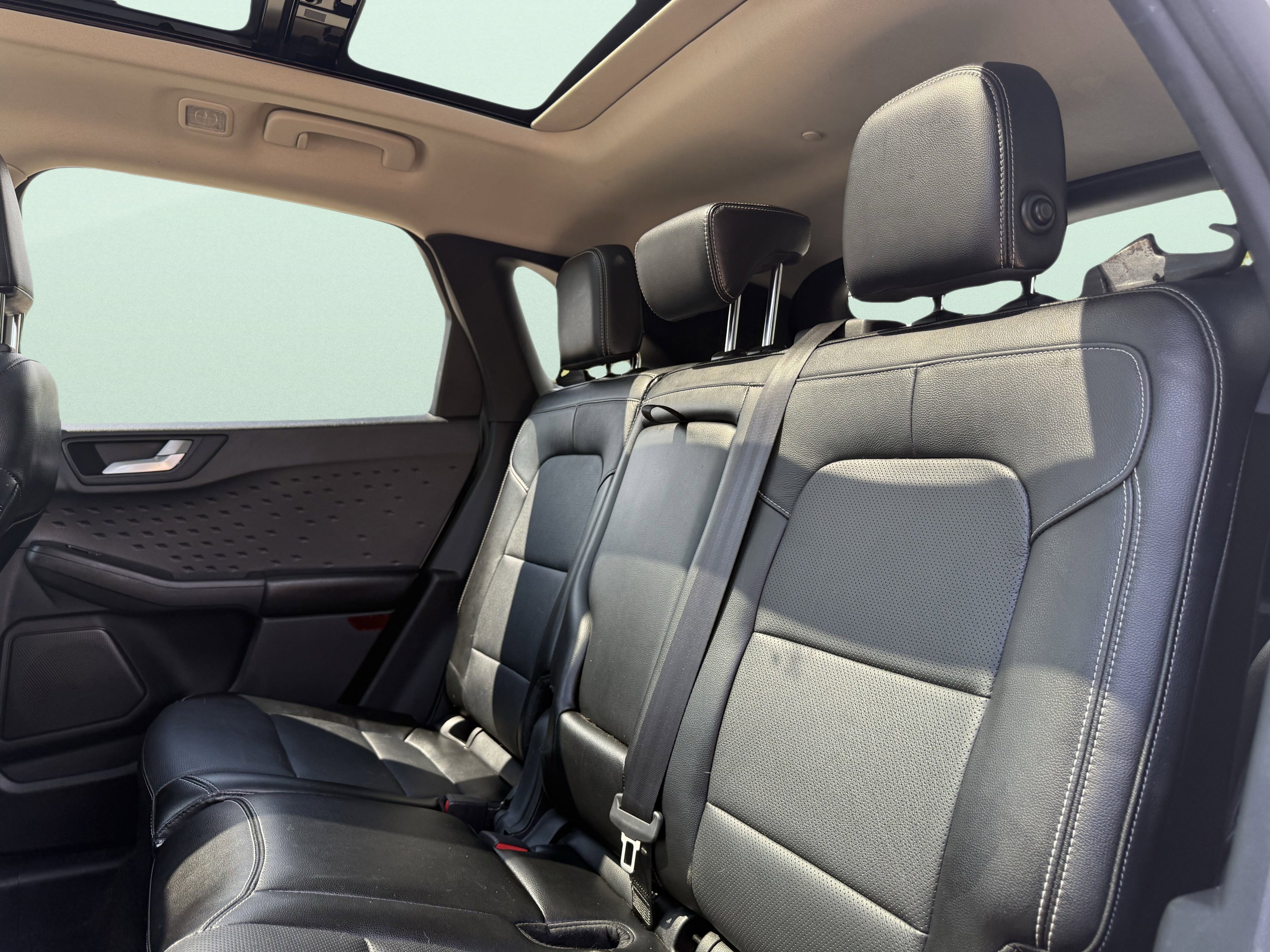 Used 2020 Ford Escape Titanium image 37