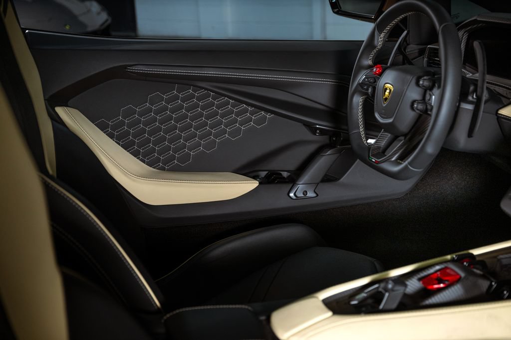 Used 2024 Lamborghini Revuelto AWD/4WD image 27
