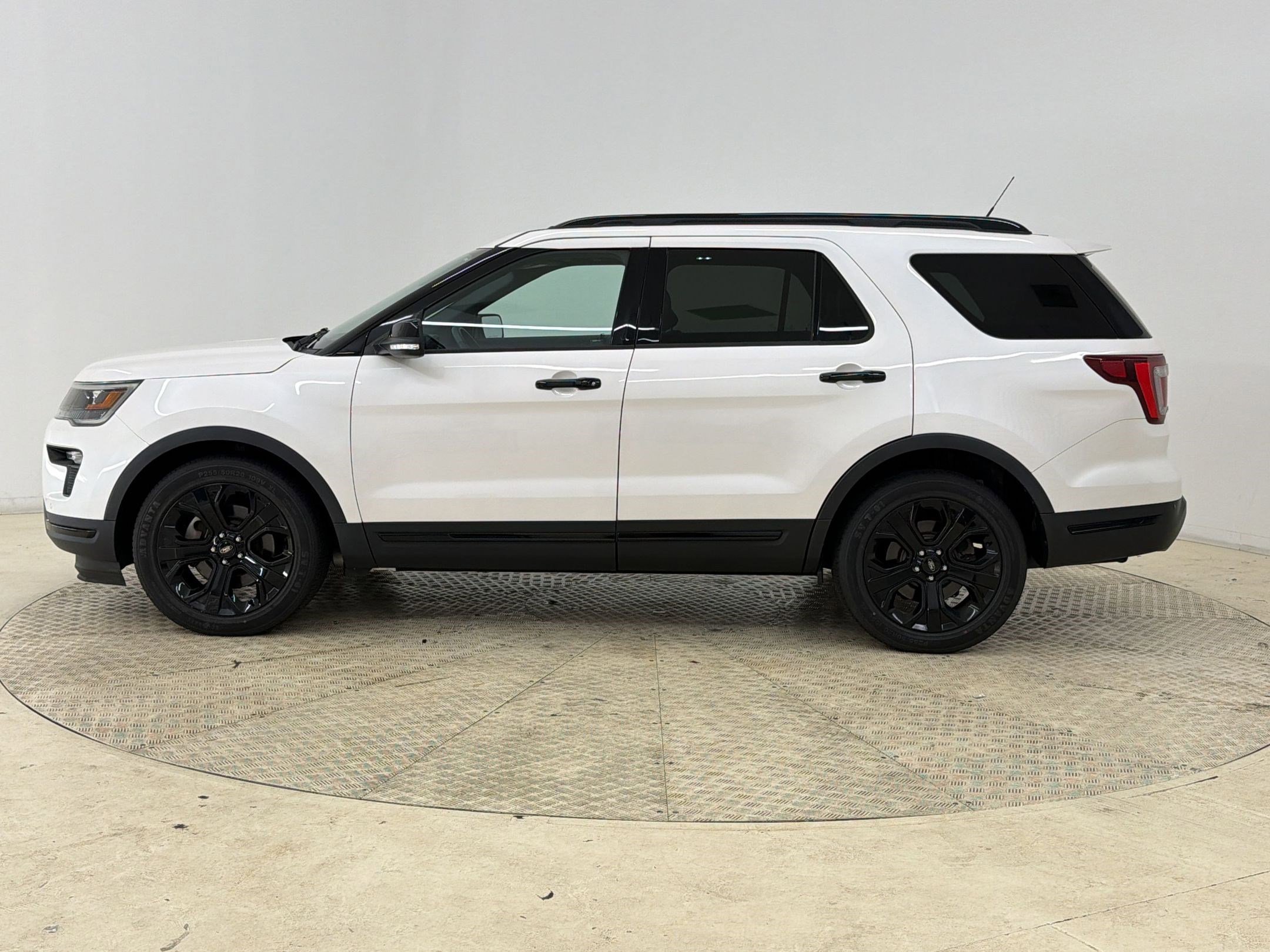 Used 2019 Ford Explorer Sport w/ Equipment Group 401A AWD/4WD image 2