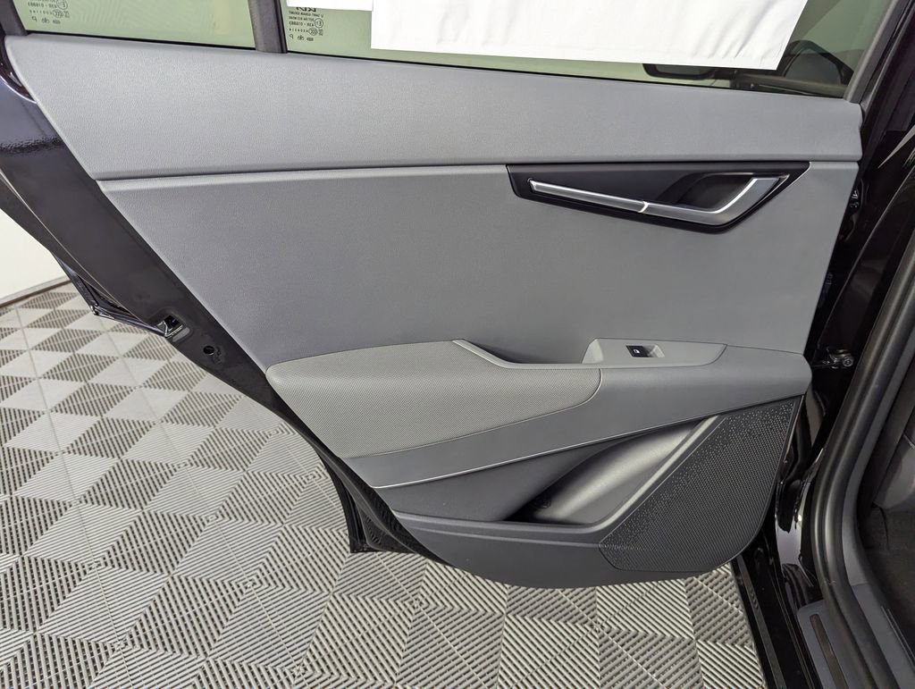 New 2025 Kia Niro SX image 30