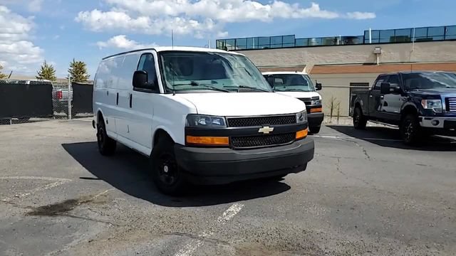 Used 2018 Chevrolet Express 2500 RWD image 2