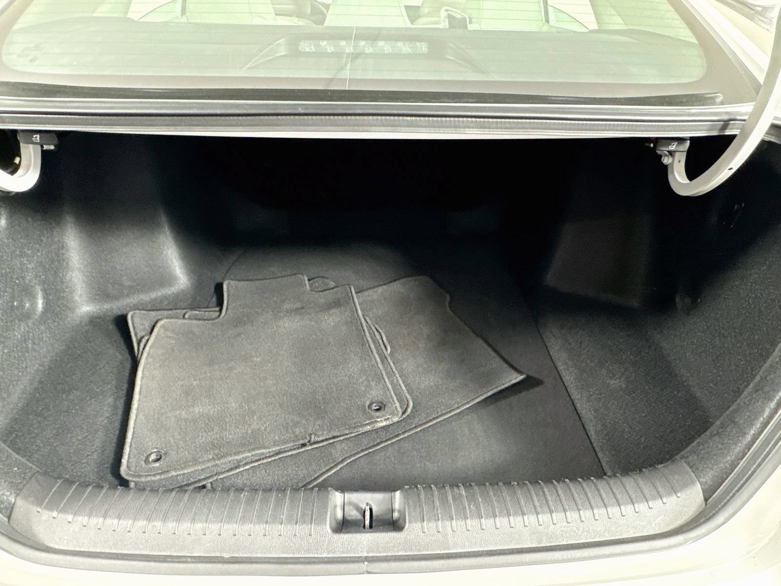 Used 2023 Honda Accord EX image 19