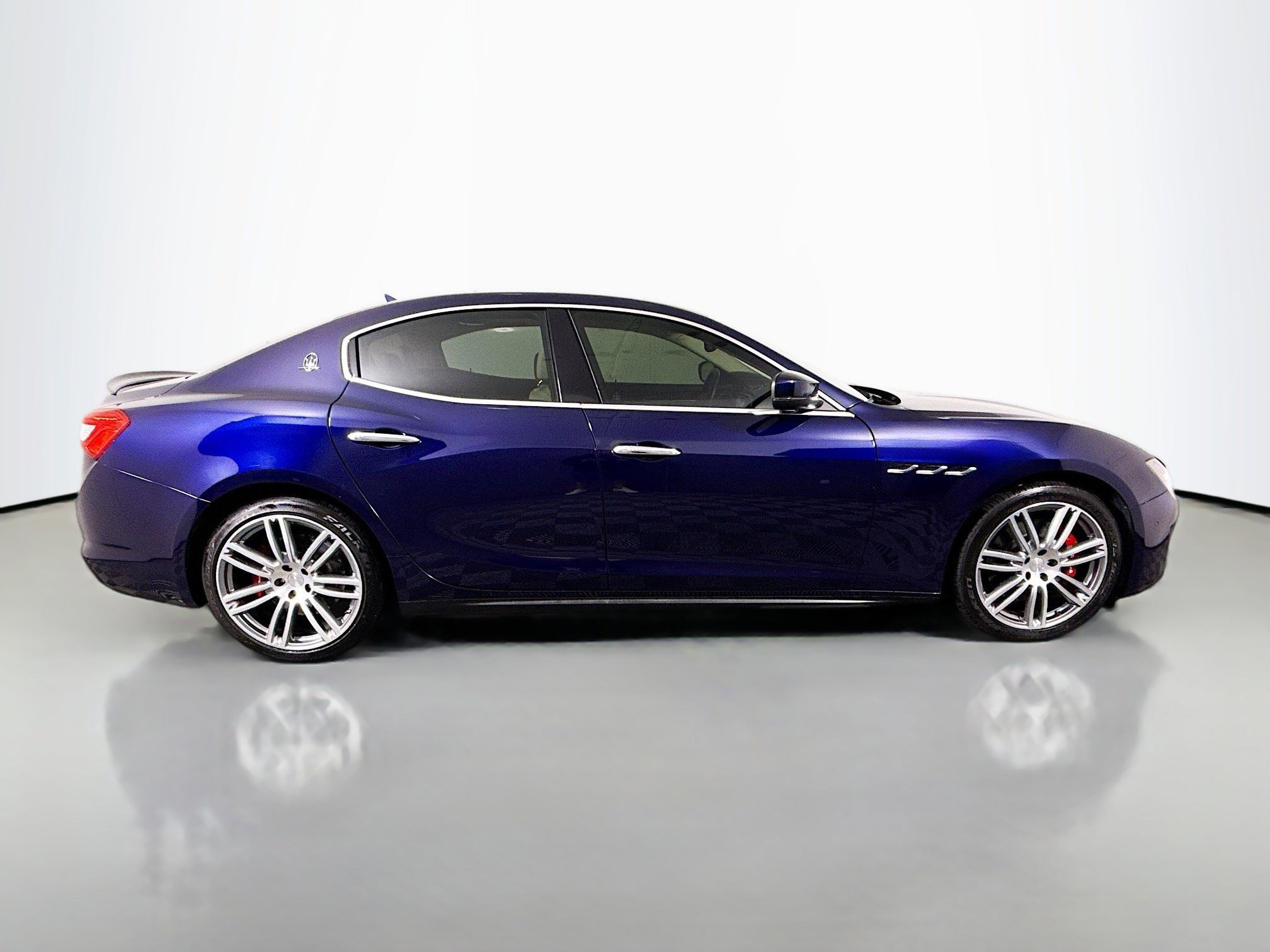 Used 2018 Maserati Ghibli S image 11